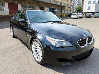 2006 BMW M5 | V10 | SMG - 11