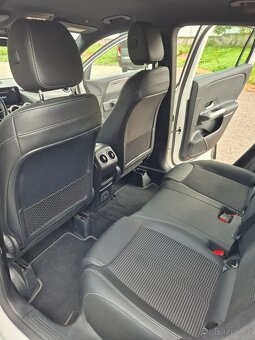 Mercedes Benz GLA200d 2.0 - 11