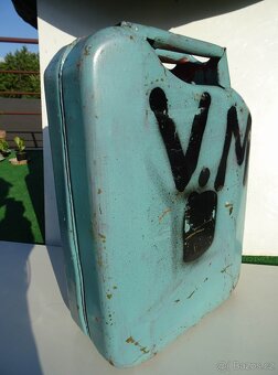 Kanistry 20 litrů , plechové  .. - 11