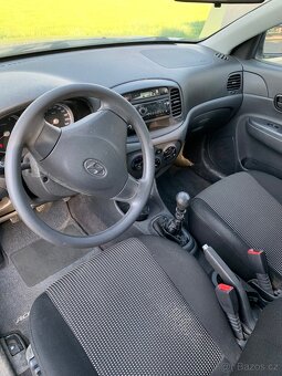 Hyundai Accent 1.4 benzín (2010) - 11