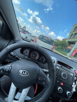 Kia Ceed 1.6 92kW, 2010, pojízdná, na opravu nebo díly - 11