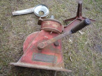 prodám litinové odstředivky na mléko, různí výrobci, různé p - 11