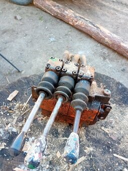 Hydraulický rozvaděč - 11