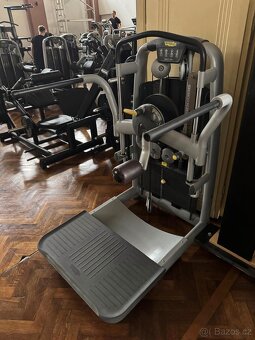 Výprodej z fitness centra profesionální stroje a zařízení - 11