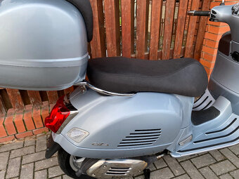 Vespa GTS 300 Hpe (2021) - 11