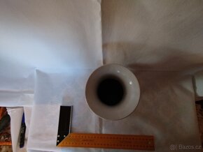 Porcelánová váza a jiné vázy a vázičky - 11