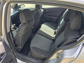 Opel Astra 1.6i - 11