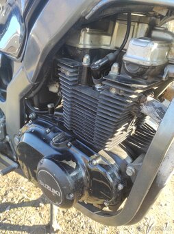 Suzuki GS 500 E otevřená - 11