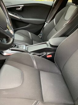 Volvo V40 D3 automat - 11