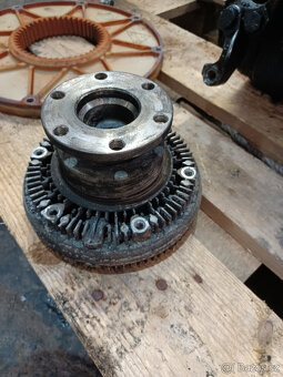 Vyvážečka John Deere 1110D, Valmet náhradní díly - 11