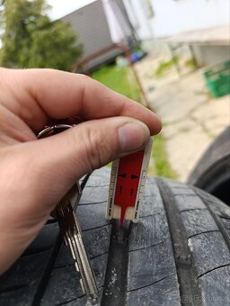 Michelin 225/45 R17 - 11