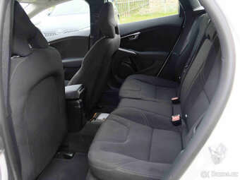 Prodám Volvo V40 D2 Kinetic, model 2018 - 11