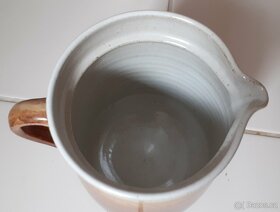 keramický džbán s pokličkou a uchem (větší), cca 80.léta - 11