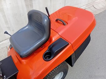 Prodám zahradní traktor Husqvarna 17.5Hp Hydro - 11