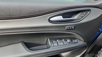 Stelvio Q4, pohon 4x4, panorama, 206 kW, krásný stav - 11
