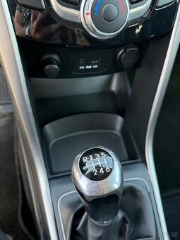 Hyundai i30 1.4 - 1.majitel, původ ČR, vyhřívaný volant - 11