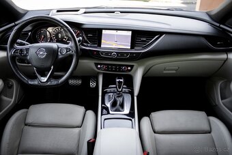 Opel Insignia ST 2.0 Turbo S&S Exclusive 4x4 AT8 - 11