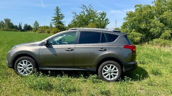 Prodám Toyota RAV4 top stav . Odpočet DPH - 11