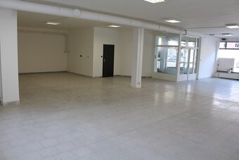 PRONÁJEM OBCHODNÍCH PROSTOR (145 m2) V CENTRU PROSTĚJOVA - 11