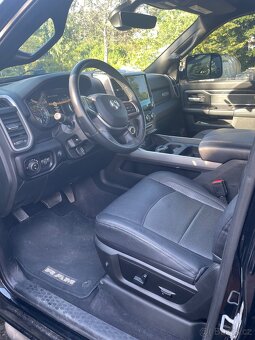 Dodge Ram 2500 night eddition - 11
