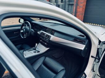 BMW 530d M-paket xDrive facelift Harman/Kardon HUD ČR 2016 - 11