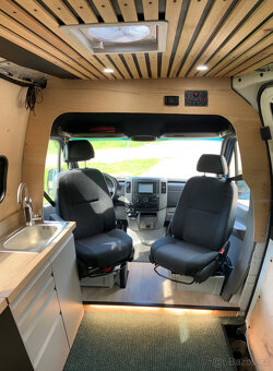 Obytná dodávka VW Crafter - 11