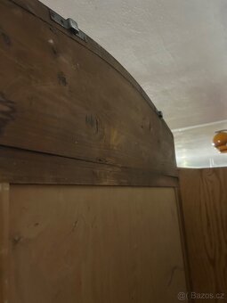 Krásná vitrína s vitrážemi elegantní kus - 11