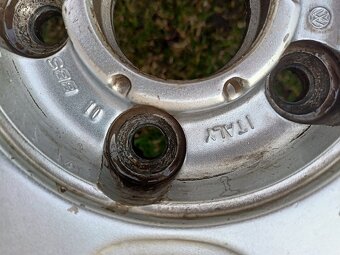 Alu disky na VW originál 5x112,7J x 16H2 + pneu téměř nejeté - 11
