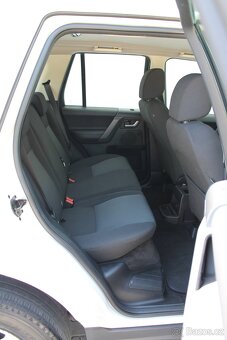 Land Rover Freelander 2.2 TD4 112kW+4x4+AUT+NAVI+P.SERVIS+ - 11