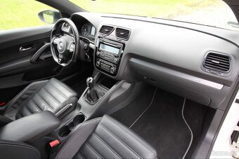 SCIROCCO R, 2.0TSI-195kw,6st.Manuál,Bi-Xen,R19,Kůže,PDC,2010 - 11