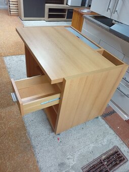 Prodám hezký PC stůl.š-96,v-76,h-69 cm - 11
