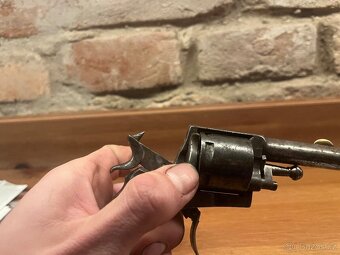 Historický revolver bulldog - 11
