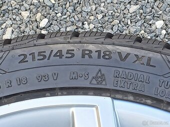 Pěkná zimní orig alu Škoda Kamiq 215/45/18 vzorek 8mm - 11