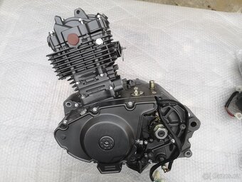 Keeway Rkv 125 na díly, najeto jen 83km. - 11