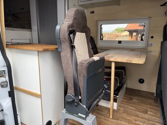 Obytný vůz - vestavba Ford Transit 2021, 6 míst, CZ - 11