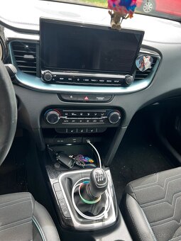 Kia Cee´d 1.5 T-GDi EDICE 30 SW - 1.majitel ČR - 14.400km - 11