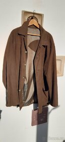 Dřevěná kasička - na bydlení + lakované samorosty + bunda - 11