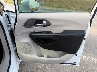 Chrysler Pacifica 3,6 RU Panorama Limited 2018 DPH - 11