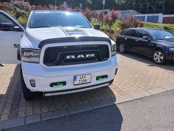Dodge Ram 1500 Laramie - 11