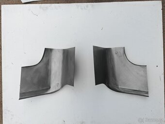 Přechody mezi prahem a blatníkem Tatra 603 - 11