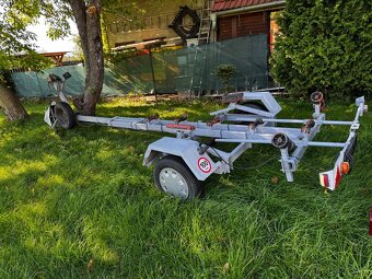 Kajutová motorový člun - 11