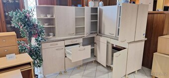 Bytelná kuchyňská linka včetně dřezu a baterie - 11