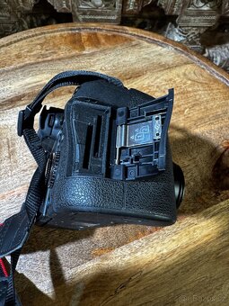 Canon EOS R6 s objektivom Canon 18-45mm - 11