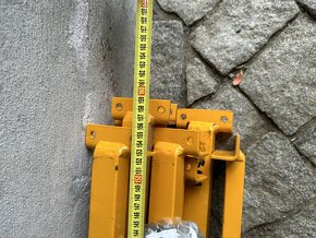 Masivní kovový regál například na kola / pneumatiky - 11
