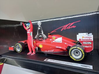 F1 FERRARI F2012 VÍTĚZ GP MALAYSIE 2012 ALONSO HOTWHEELS - 11