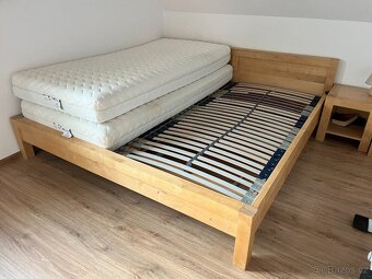 Dřevěná manželská postel 200x200 s polohovatelnými rošty - 11