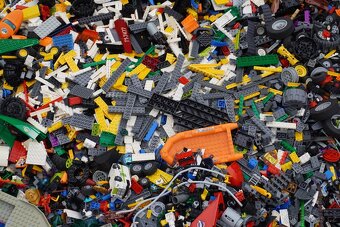 Lego 24,7 kg + návody - 11