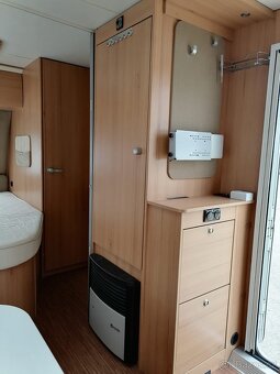 Karavan Weltbummler T.E.C, Kuchyňka, Koupelna,Topeni - 11