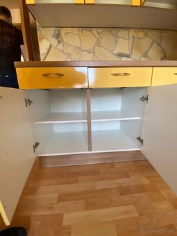 Moderní kuchyňská linka se spotřebiči - 11