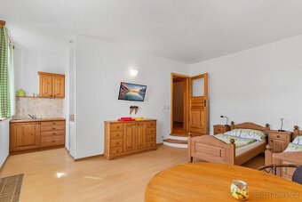 Prodej zavedeného penzionu s restaurací a velkým bytem - 11